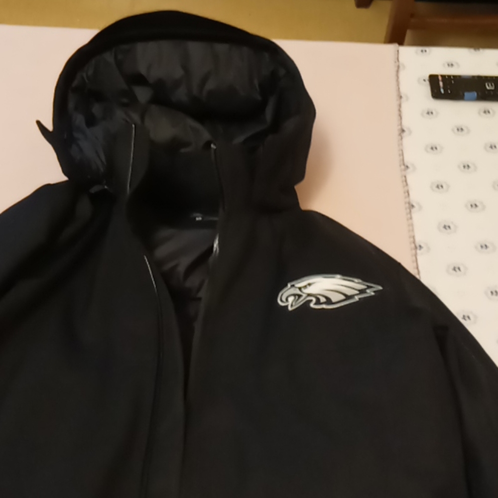 Nfl eagle's coat